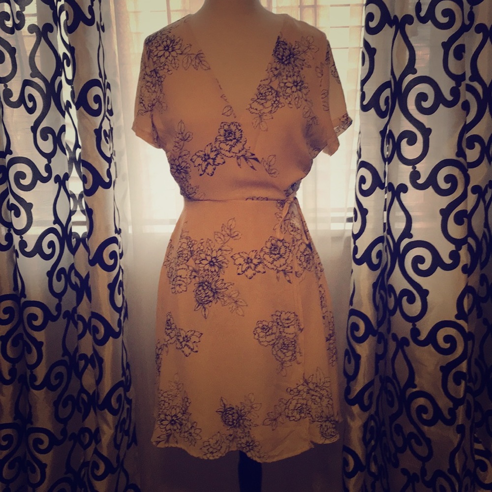 TRENDY Flowy Light Lined Wrap Dress M L